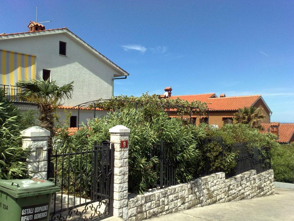 Apartments Kolorcek Ізола Екстер'єр фото